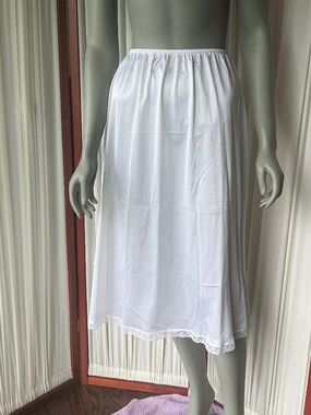 Warners White Long Half Slip Lace Trim Perfect Measure Vintage 24” Waist